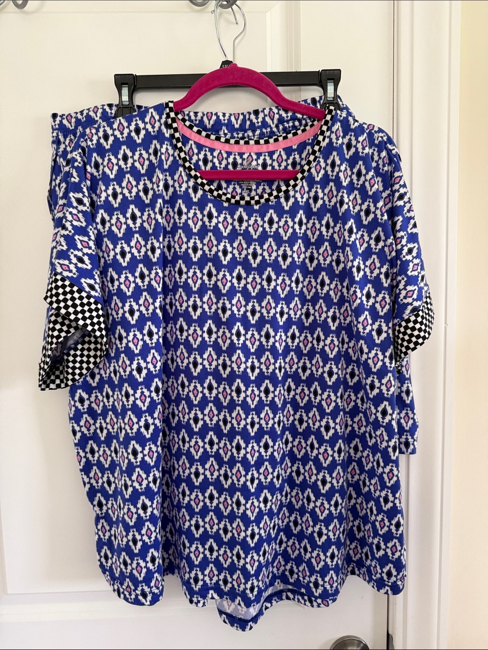 Cuddl Duds Blue White Pink Patterned Top and shorts with side pockets
